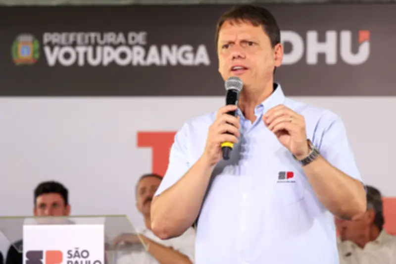 Tarcísio defende operação policial contra contrato da produtora 'Dark Horse'