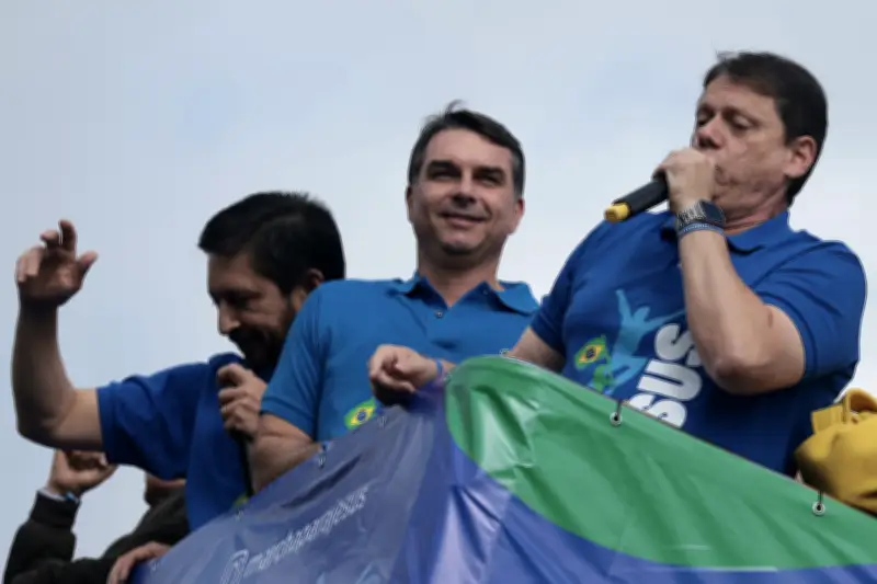 Tarcísio ignora Flávio em posts sobre Marcha Para Jesus