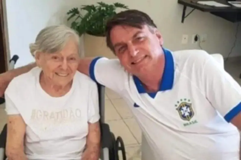 Tarcísio sanciona lei que nomeia viaduto em homenagem à mãe de Bolsonaro