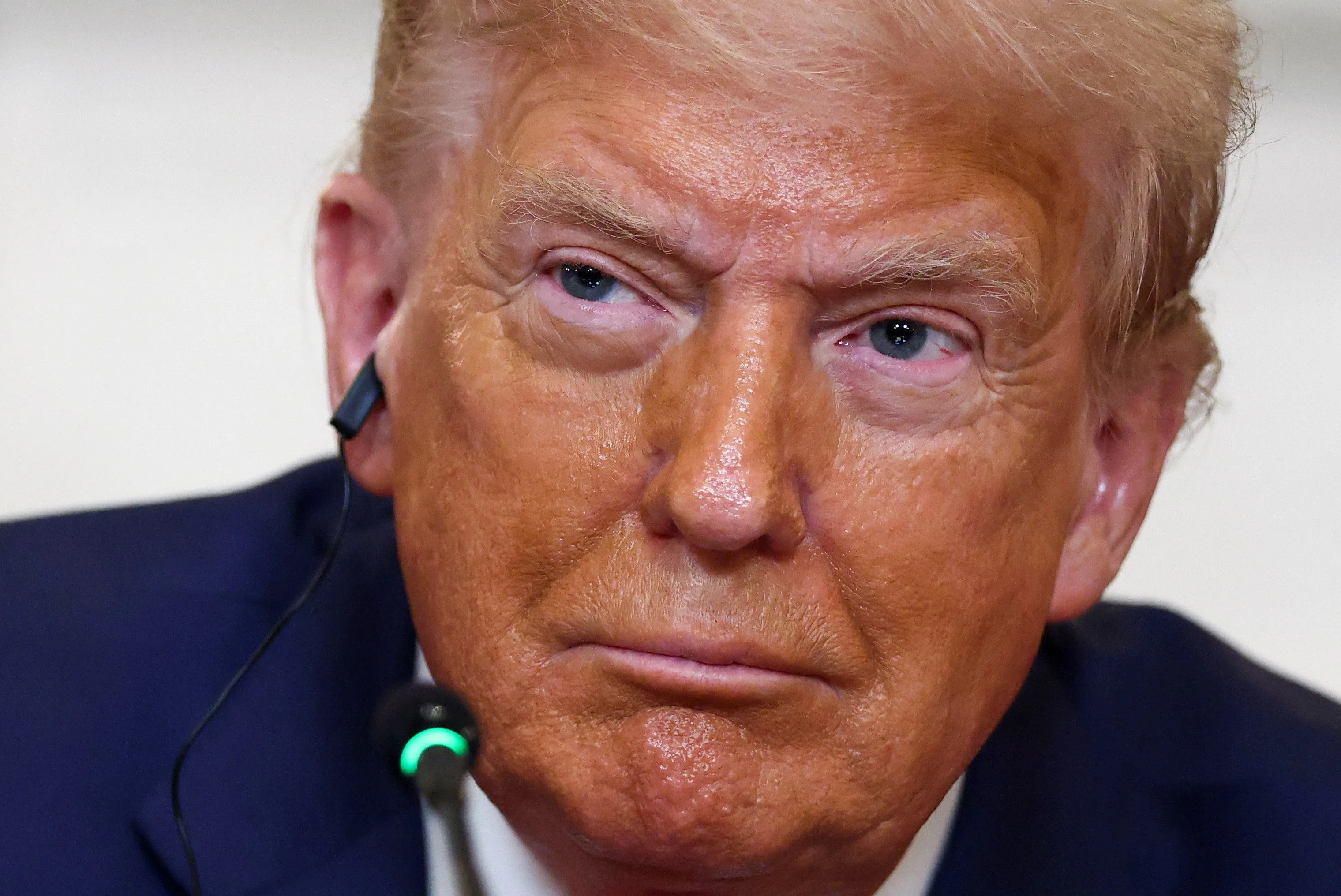 Tarifas de Trump impulsionam popularidade de líderes rivais