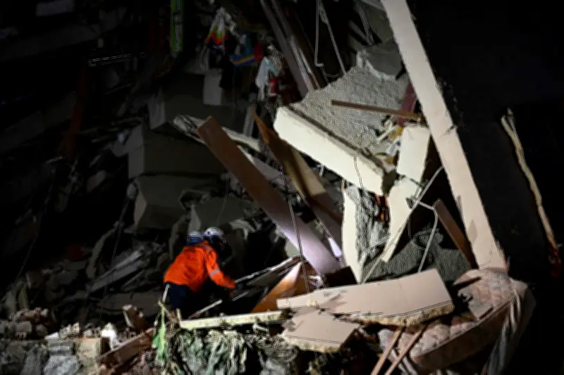 Terremotos na Venezuela deixam 32 mortos e 700 feridos; Caracas em ruínas