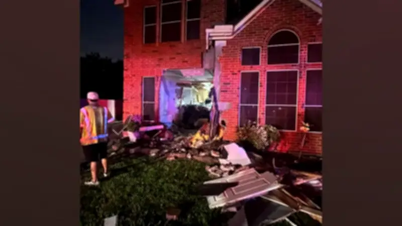 Tesla bate em casa e mata idosa no Texas; Autopilot é suspeito