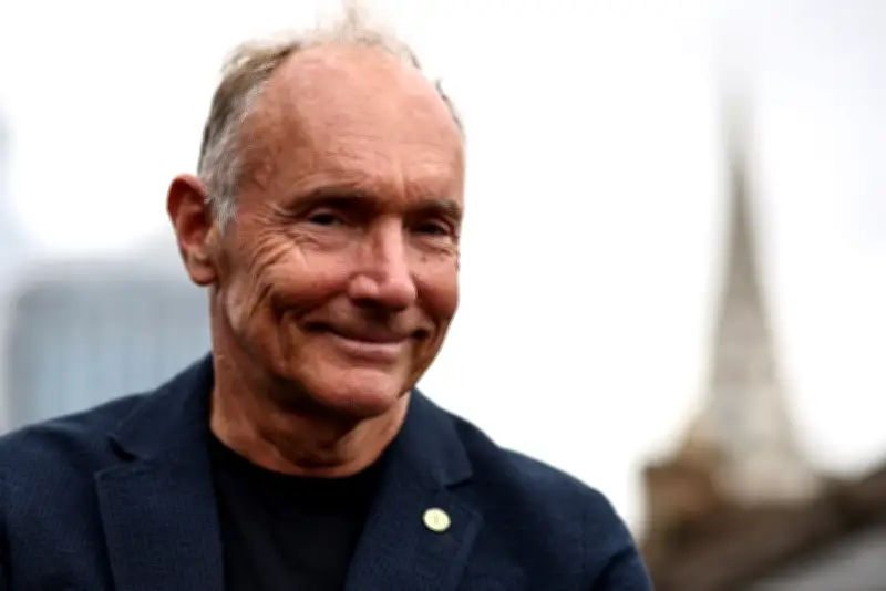 Tim Berners-Lee pede que IA preserve valores originais da internet