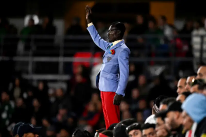 Torcedor-estátua da RD Congo chega à Copa após perder estreia