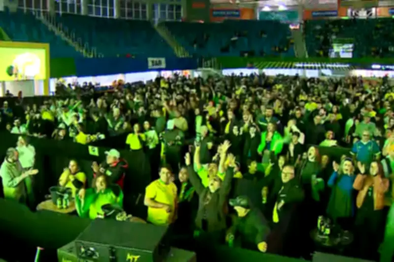 Torcedores do Vale do Paraíba celebram vitória do Brasil sobre a Escócia