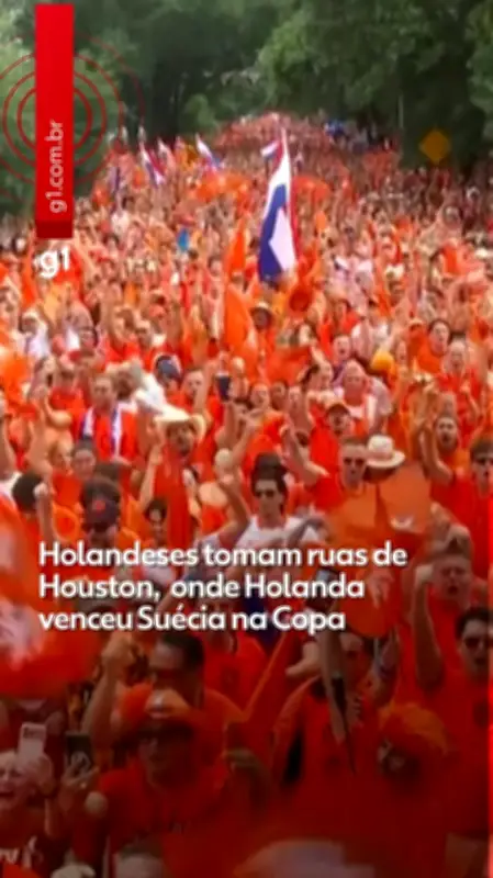 Torcida holandesa toma ruas de Houston após vitória de 5 a 1 sobre a Suécia