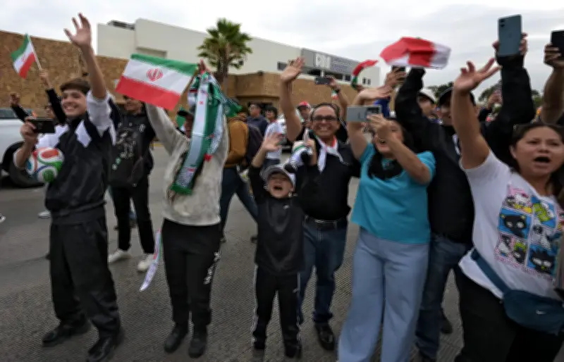 Torcida mexicana homenageia Irã eliminado na Copa de 2026