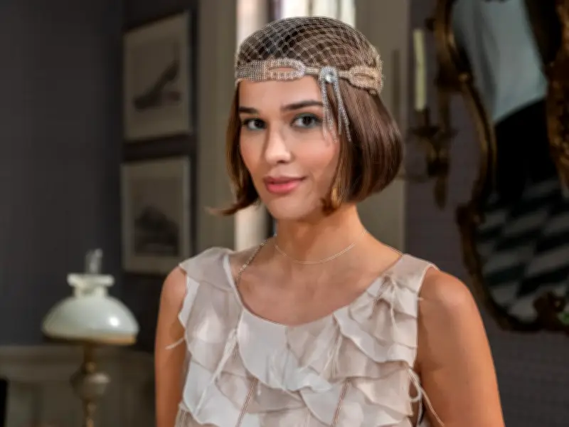 Toucas e headpieces: a moda dos anos 20 que conquistou as famosas