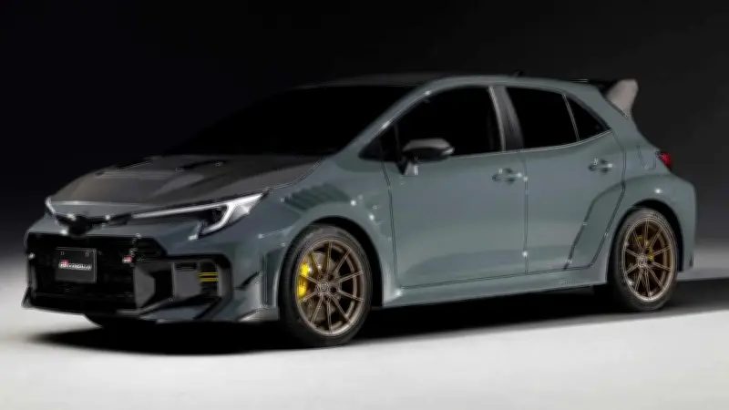 Toyota revela GR Corolla Morizo RR, versão esportiva de cinco lugares