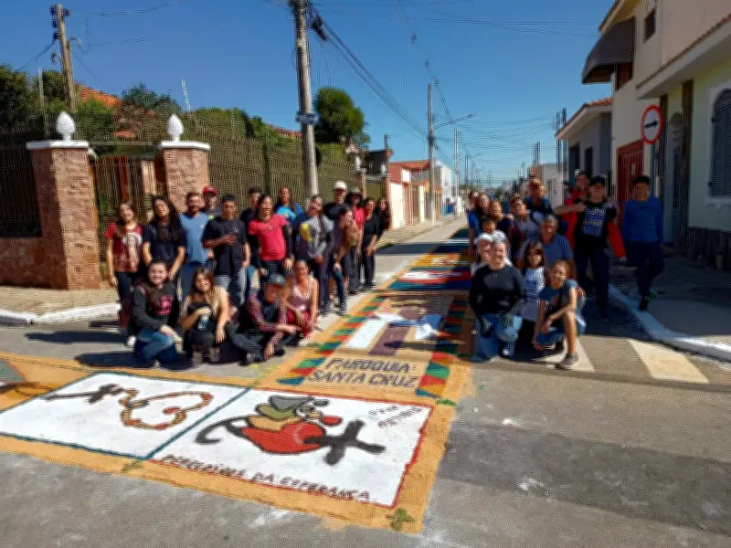 Tradição dos tapetes de Corpus Christi mobiliza 14 paróquias em Itapetininga