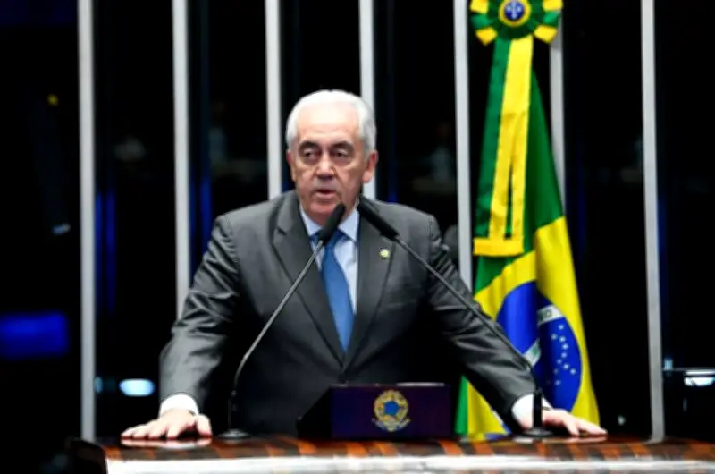 Tramitação da PEC 6×1 deve ficar para julho, diz Otto Alencar