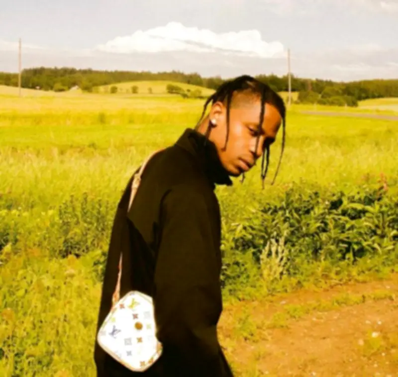 Travis Scott é vaiado após show curto e atraso na Turquia