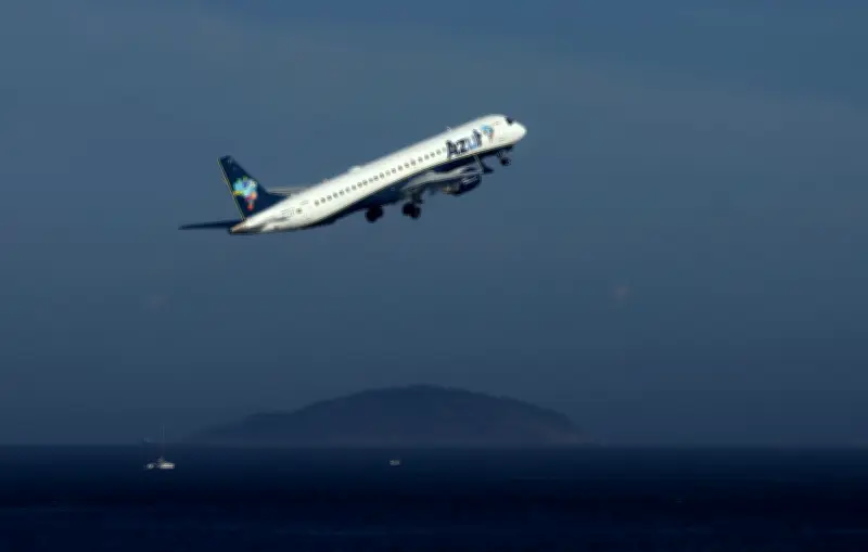 Tripulante da Azul passa mal durante voo Curitiba-Campinas