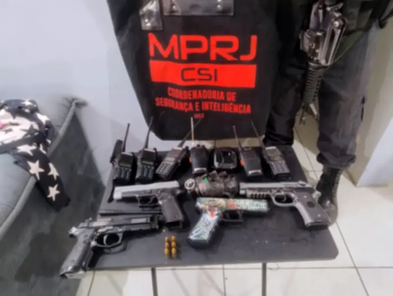 Três PMs presos por vender arma apreendida por R$ 6 mil no Rio