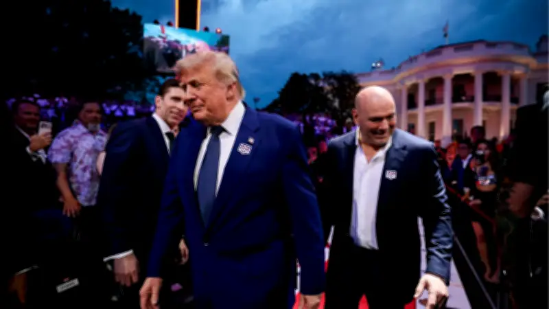 Trump aparece com Dana White em evento do UFC na Casa Branca