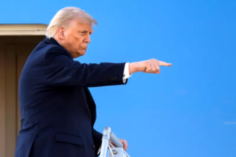 Trump compartilha reportagem que questiona sistema eleitoral brasileiro