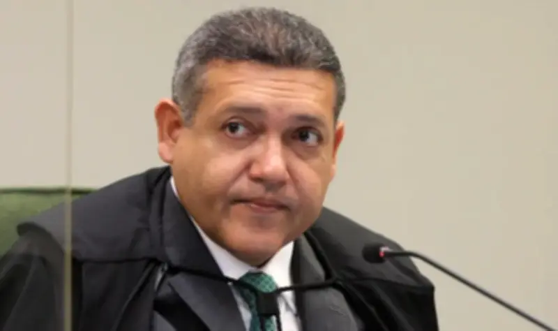 TSE manda suspender pesquisa AtlasIntel sobre Flávio Bolsonaro