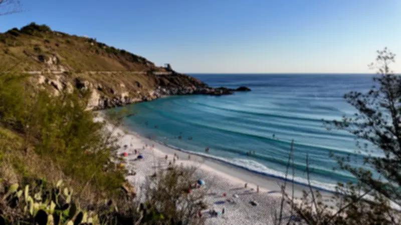 Turista uruguaio morre afogado ao tentar salvar filho em Arraial do Cabo