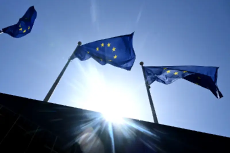 UE fecha acordo para endurecer regras migratórias com centros de retorno