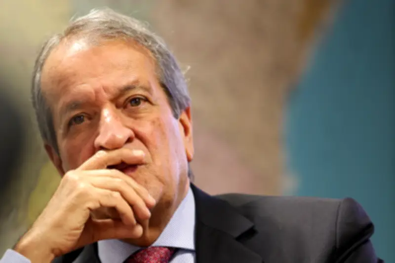Valdemar Costa Neto antecipa volta ao Brasil para conter crise entre Michelle e Flávio Bolsonaro