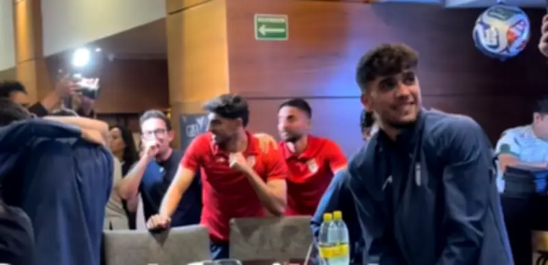 Vídeo: Jogadores do Irã comemoram gol da Argélia, mas sonho acaba