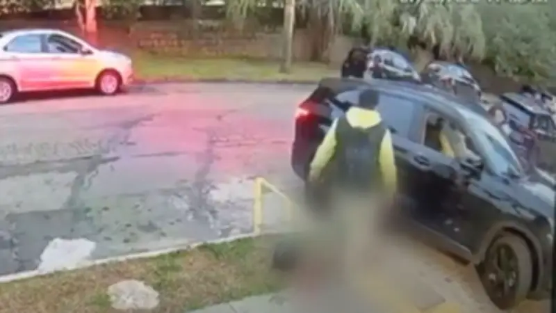 Vídeo mostra fuga de criminosos após assalto a revenda de carros no RS
