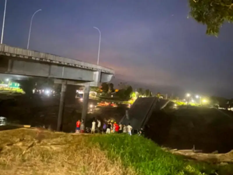 Vídeos mostram resgate de feridos após desabamento de ponte no Acre