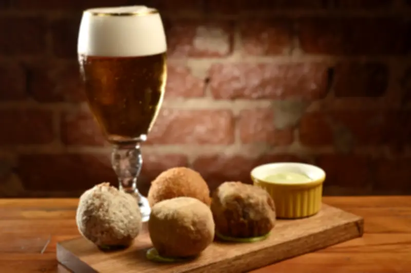 Vendas de cerveja para bares crescem, mas consumo final cai no Brasil