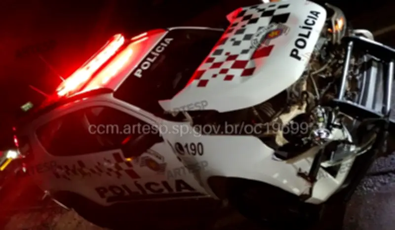 Viaturas da PM colidem na Rodovia Raposo Tavares em Palmital