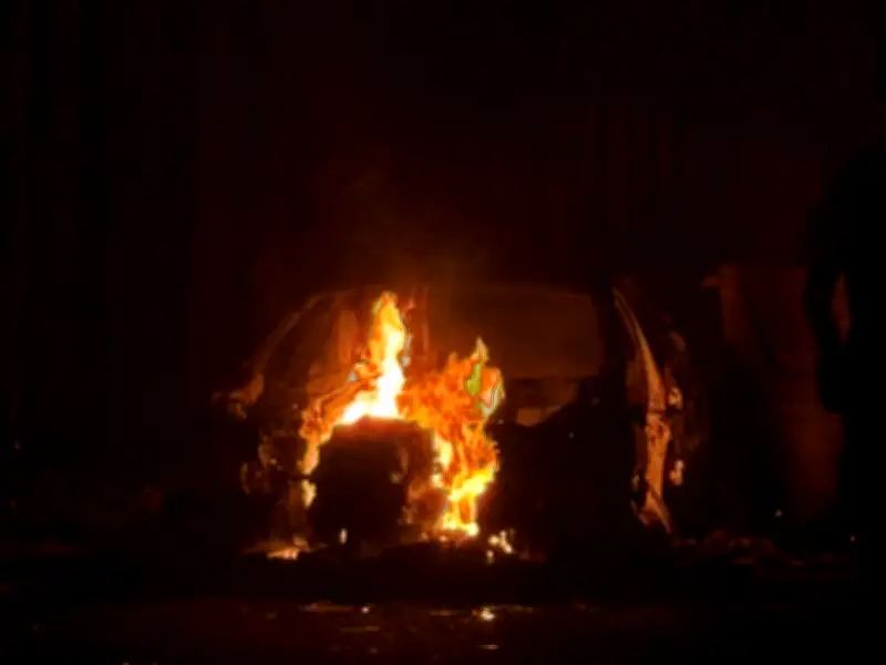 Violência anti-imigração na Irlanda do Norte: casas e carros incendiados