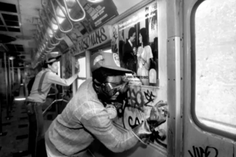 Violência no metrô de Nova York preocupa passageiros apesar de dados de segurança
