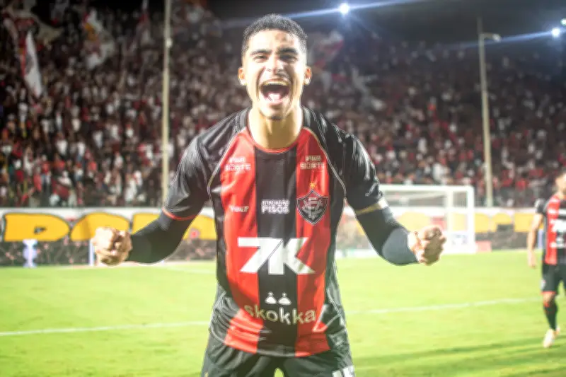 Vitória acerta compra de Renê e planeja adquirir Zé Vitor