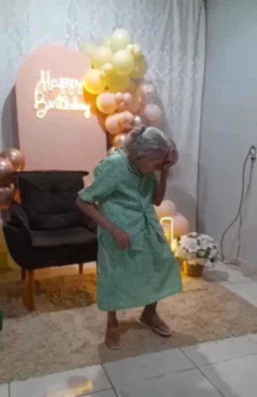Vovó de 104 anos dança forró e viraliza nas redes sociais