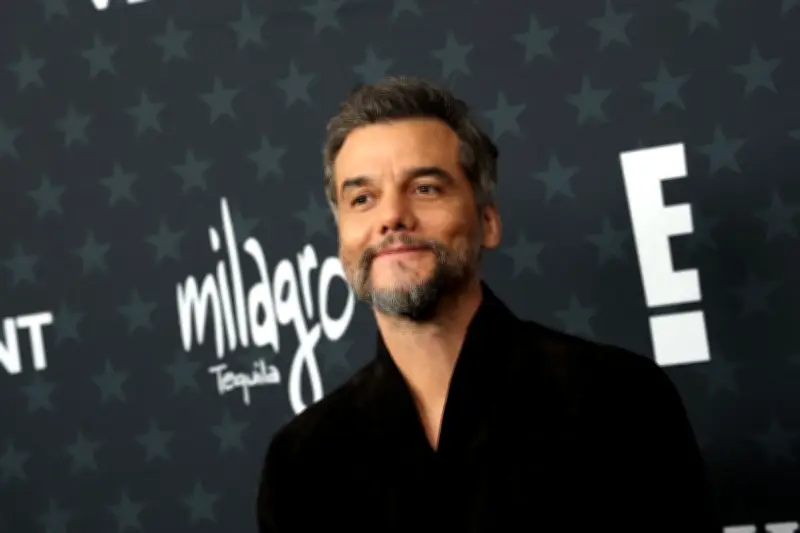 Wagner Moura negocia papel de vilão em filme com Margot Robbie e Bradley Cooper