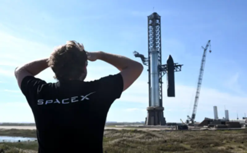 Wall Street oscila entre macroeconomia e euforia com IPO da SpaceX