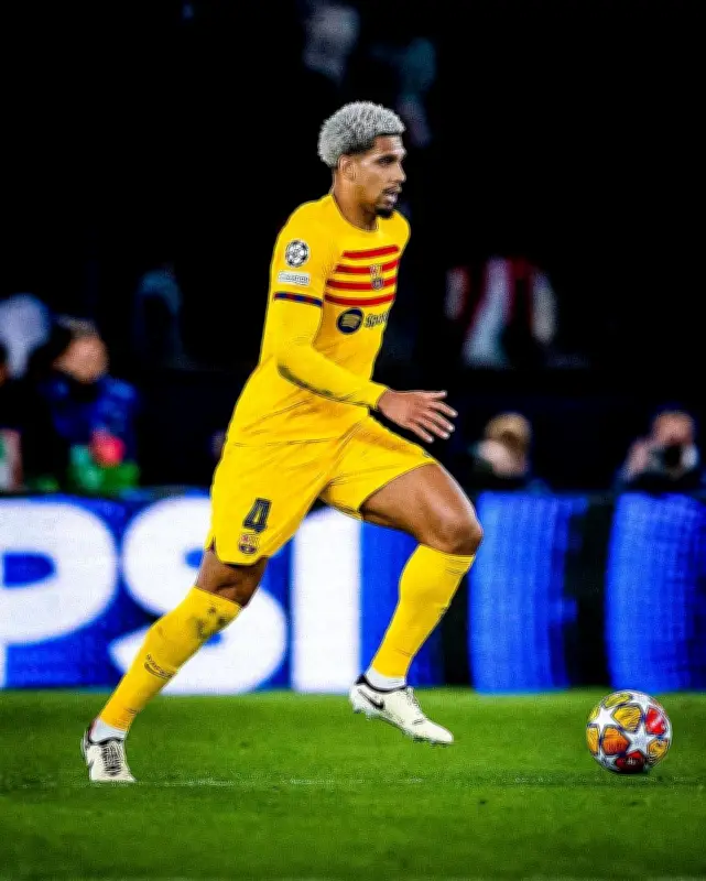 Zagueiro do Barcelona deixa Uruguai para tratar lesão na Espanha