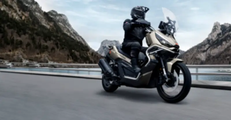 Zontes 368G: scooter aventureira de média cilindrada chega por R$ 45.800
