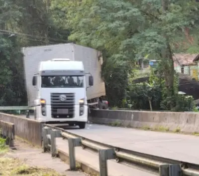 Acidente com embriaguez na RJ-165 deixa dois feridos em Paraty
