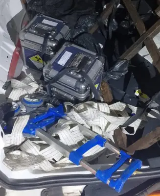 Acidente com veículo de medicamentos radioativos em Petrópolis é controlado