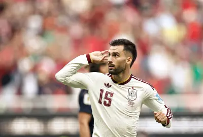 Baena admite atuação abaixo e manda recado a Muslera após vitória da Espanha