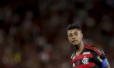 Bruno Henrique celebra reencontro do Flamengo com River Plate em amistoso