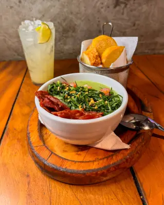 Caldo Verde com Linguiça Calabresa: Receita que Ajuda a Espantar o Frio