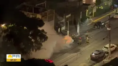 Carro totalmente destruído por incêndio em Belém