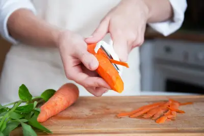 Casca de cenoura: benefícios e receitas para aproveitar o alimento