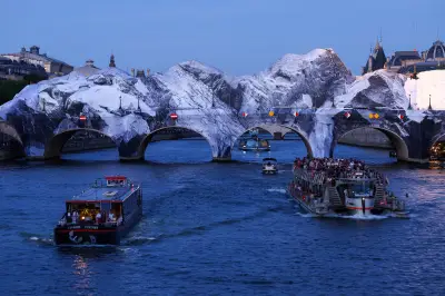 Caverna em Paris: instalação artística de JR na Pont Neuf é inaugurada