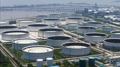 China mantém estoques de petróleo cheios enquanto mundo corre atrás do insumo