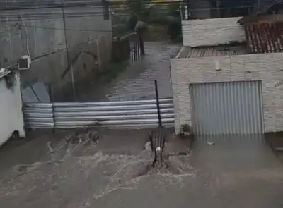 Chuvas fortes na Mata Norte de PE fazem rios transbordarem e deixam 8 cidades sem água