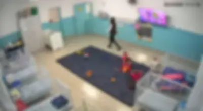 Câmera flagra funcionária de creche agredindo bebê de 6 meses em Cerquilho