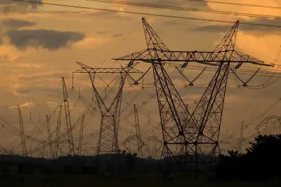 Decisão do CMSE sobre CVaR pode reduzir conta de luz em R$ 5,4 bi