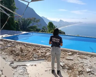 Demolição de casa de luxo no Vidigal liga tráfico e construção ilegal